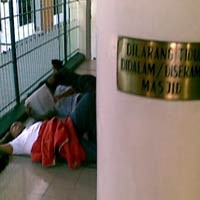 Puasa Hari Pertama, Masjid Ampel Dibanjiri Warga