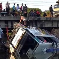 Ada Misteri di Balik Kecelakaan Bus Vs Kontainer di Tuban