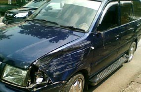 Kijang Tabrak 3 Kios di Pasar Minggu, 1 Orang Luka