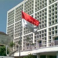 Melancong di Tengah Tugas Dalam Negeri Belum Beres