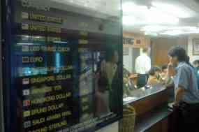 Bank Sentral Asia Berlomba Intervensi Mata Uang