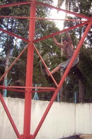 Budi Turuni Tower Setelah Dibujuk Sebatang Rokok