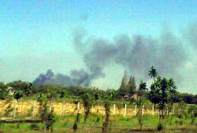 Asap Hitam Kebakaran PT Sekar Laut Terlihat Hingga Surabaya