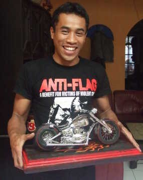 Dodi Sulap Sendok Garpu Jadi Harley