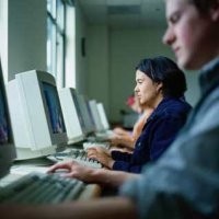 Asia Unggul di Pasar Ponsel, Terseok di Internet