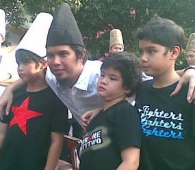 Ajarkan Anak Puasa, Dhani Janji Ajak ke Amerika