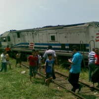 Asap Hitam Mengepul Dari Bawah Kereta