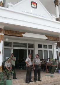 Ada Isu akan Dikepung Massa Gus Dur, KPUD DIY Dijaga Polisi