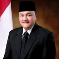 Menunggu Kehadiran Gubernur Sekolah dan Berobat Gratis