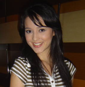 Julie Estelle Bersahabat Dengan Kura-kura Ninja