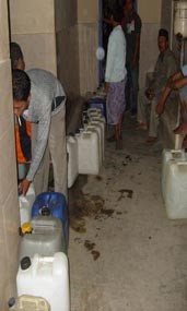 Kekeringan, Warga Antre Air Sumber