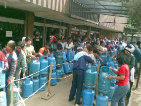 Warga Lagi-lagi Antre Elpiji