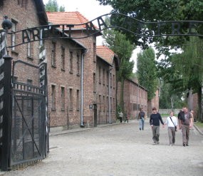 Auschwitz, Monumen Perang Dunia II