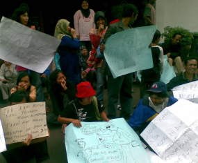 Buruh Eks PT NAINTEX Demo Pabrik dan Geruduk PN Bandung