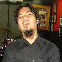 Gaya Rocker Ala Ahmad Dhani