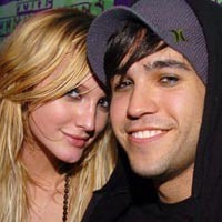 Ashlee Simpson Menanti Kelahiran Jagoan