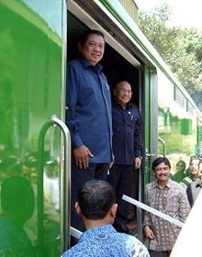 SBY Minta PT INKA Tingkatkan Produksi KA 