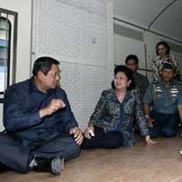 Presiden SBY Disambati Minyak Mahal oleh Petani