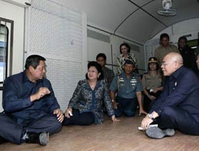 Safari Ramadan di Jatim, SBY Lesehan di Dalam Kereta Api