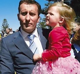 Mabuk dan Memelorotkan Celana, Menteri Australia Dipecat