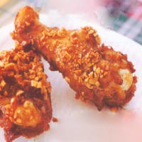 Renyah Gurih Sayap Ayam Balut Kacang