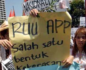 Bermuatan Politis, LSM Perempuan Tolak Pengesahan RUU Pornografi