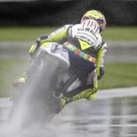 Balapan Tak Rampung, Rossi Juara