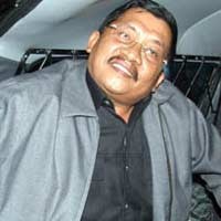Jelang Vonis Bupati Pelalawan, Keluarga Banjiri Ruang Sidang