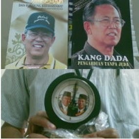 Ribuan Jam Meja dan Buku tentang Dada Rosada Dibagikan