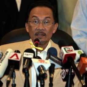 Badawi: Anwar Ancaman Bagi Keamanan Nasional