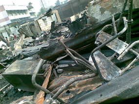 Seorang Kakek Tewas, 80 Rumah Hangus