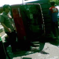 Truk Terguling di Ujung Pasupati