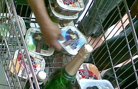 Disperindag Sidak Makanan Kadaluwarsa di Plaza Senayan