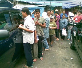 Jelang Lebaran, Mobil Keliling Penukar Receh Diserbu