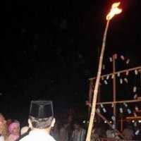 Tradisi Lampu Colok Sambut Malam Lailatul Qadar 