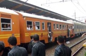   Pemukiman Terbakar, KRL Kota-Tangerang Tidak Dioperasikan 