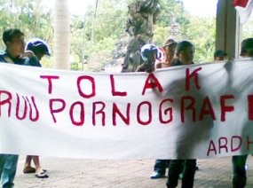  2.000 Mahasiswa dan Pelajar Bali Tolak RUU Pornografi