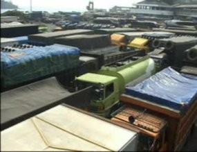 Ribuan Truk Barang Antre di Pelabuhan Merak