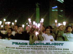 Nyala Lilin untuk Hari Perdamaian Dunia