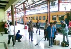 Arus Mudik di Stasiun Senen Masih Lengang