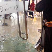 Tak Ada Korban dalam Insiden Jatuhnya Pintu Kaca Senayan City