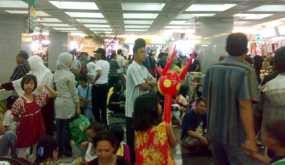 Belanja Baju di Hari Senin Dikira Sudah Sepi, Eh Tetap Ramai