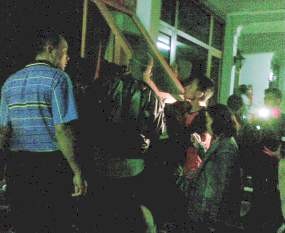 Tahu Dewi Diperiksa, Nasabah dan Kolektor Datangi Mapolresta Cimahi