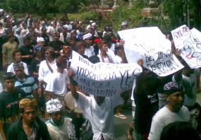 Pengesahan Ditunda, Bali Tetap Demo Tolak RUU Pornografi