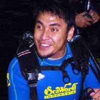Ello Main Mata dengan Ikan