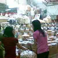 Puluhan Dus Snack Berbahan Susu China Ditemukan BPOM