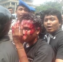 Massa FPI dan AKKBB Diangkut Dua Mobil ke Polres Jakpus