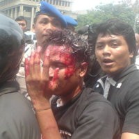 Massa FPI Perang Batu dengan Massa AKKBB