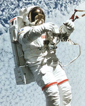 China Segera Luncurkan Misi Berjalan di Ruang Angkasa