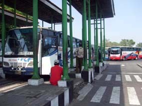 Arus Mudik di Terminal Osowilangon Pada H- 7 Menurun